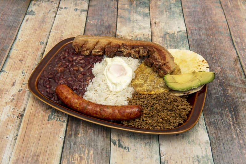 FRIJOLES CHORIZO BANDEJA