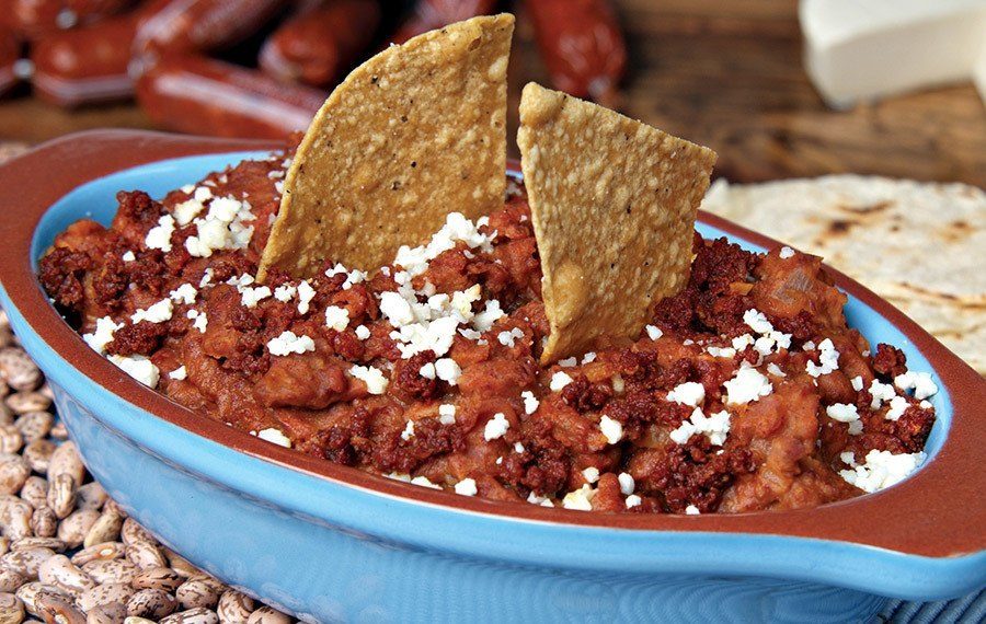 FRIJOLES CON CHORIZO